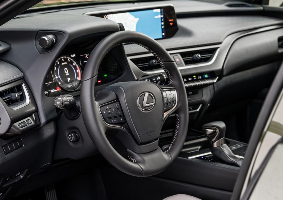 Панель приборов Lexus UX200 2019 года  (NA) (фото 19 из 32)